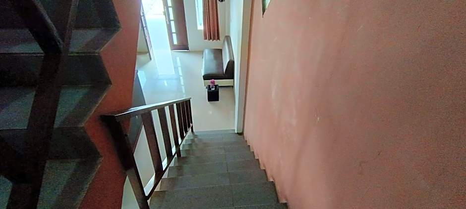 Hotel O Wisma Deli Syariah Near RSUD Nene Mallomo Sidenreng Rappang