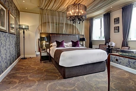Suite King Size Bed