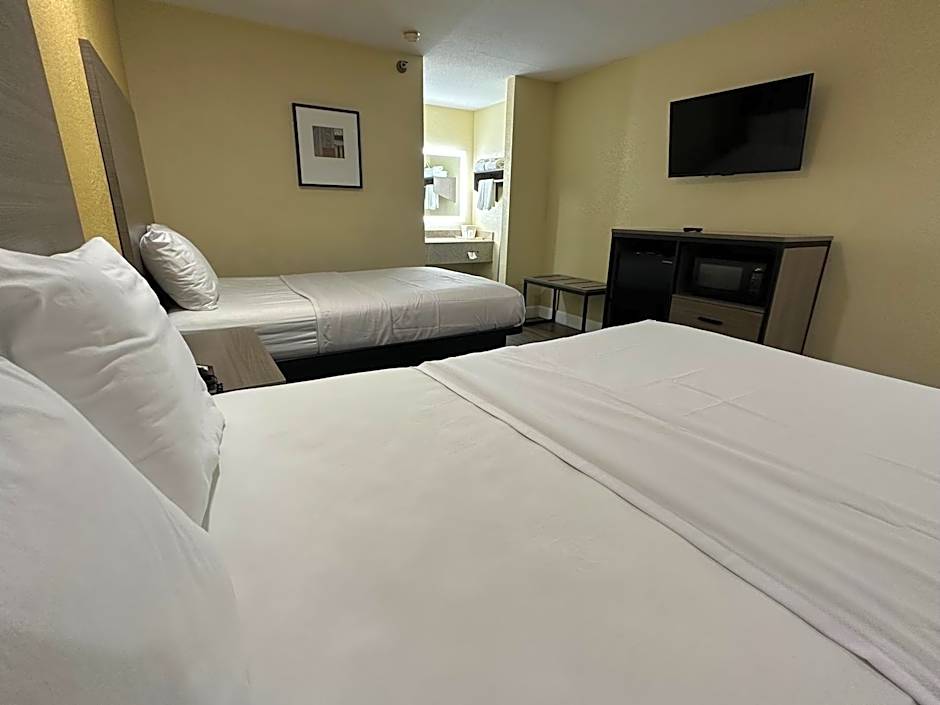 Rodeway Inn & Suites Hwy 290 Nw