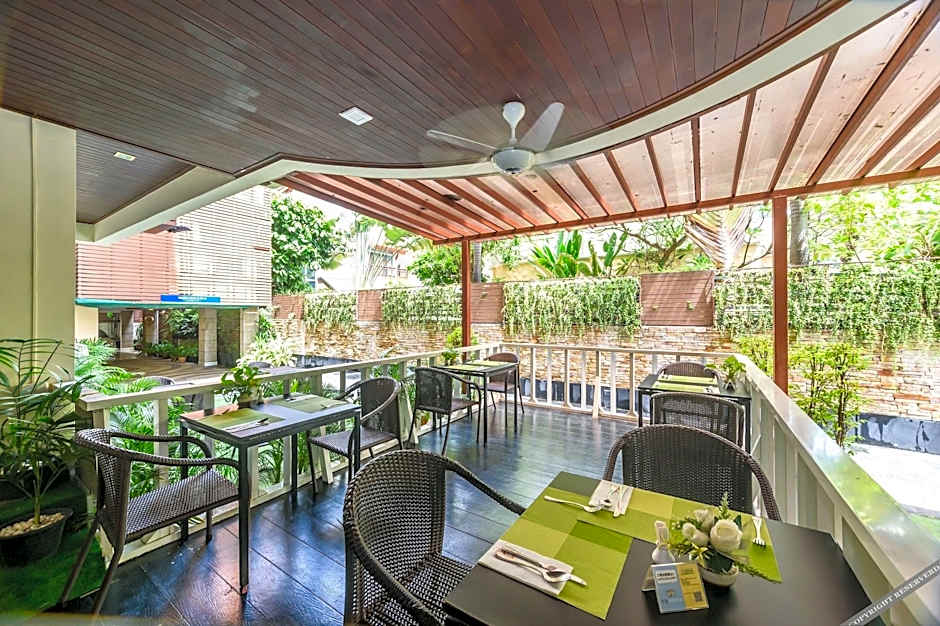 Lohas Residences Sukhumvit (SHA Plus)