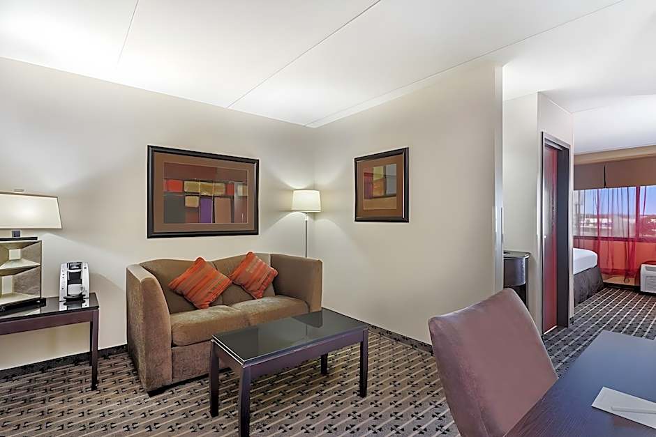 Crowne Plaza Milwaukee South By IHG