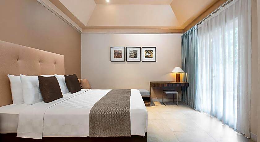 Aryaduta Lippo Village