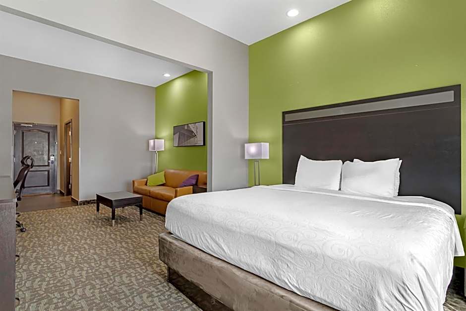 Best Western Plus Bay City Inn & Suites