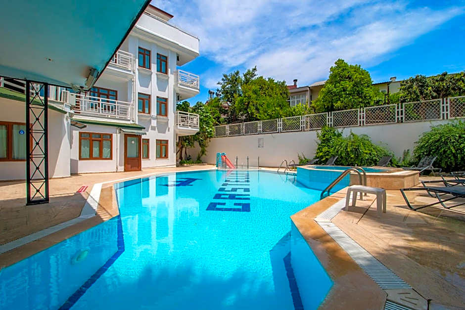 Castello Hotel & Aparts