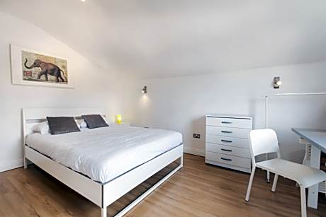 Tooting Broadway Studios & Rooms by PrimeCityHosts