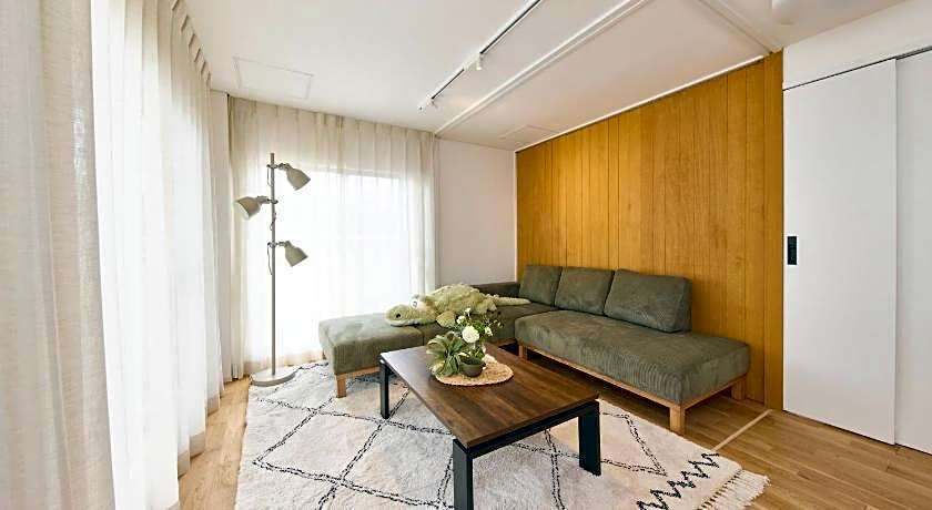 BANBOO HOUSE
