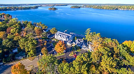 Bay Pointe Inn