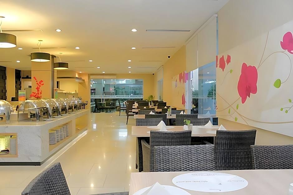 Orchardz Hotel Ayani