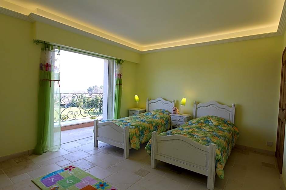 "AU HAVRE DE PAIX" 5 étoiles Prestige jacuzzi, hammam, sauna, PISCINE chauffée Mougins Cannes Grasse