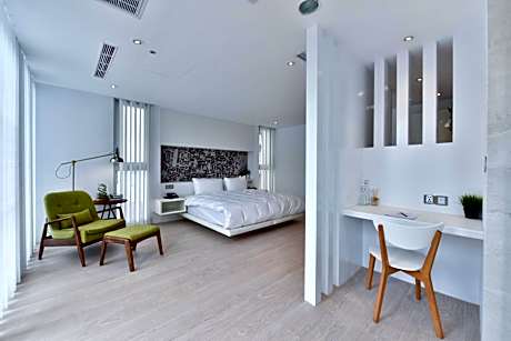 Deluxe Double Room with Bathtub