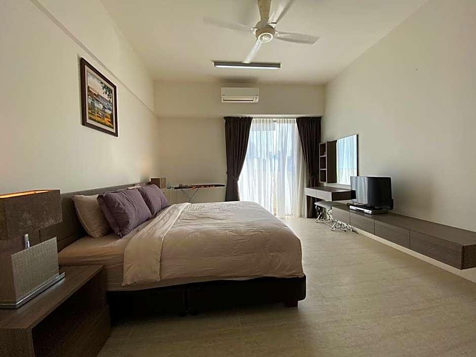 By The Sea Side Seaview and Mountain View 252