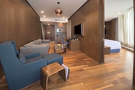 King One Bedroom Suite - Non Smoking
