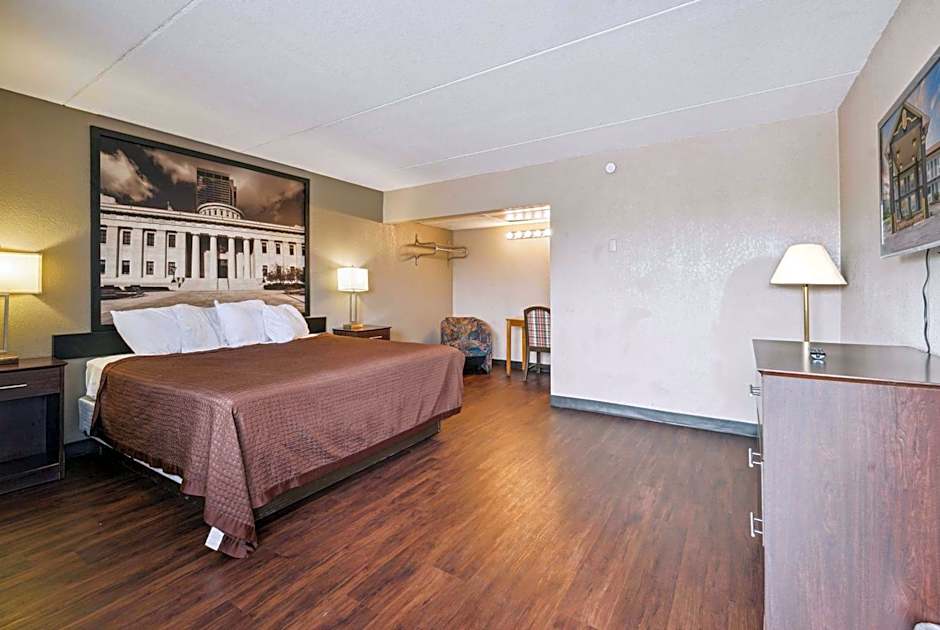 Super 8 by Wyndham Millbury/Toledo