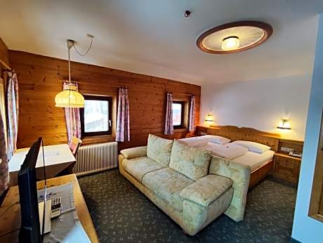 Economy Quadruple Room