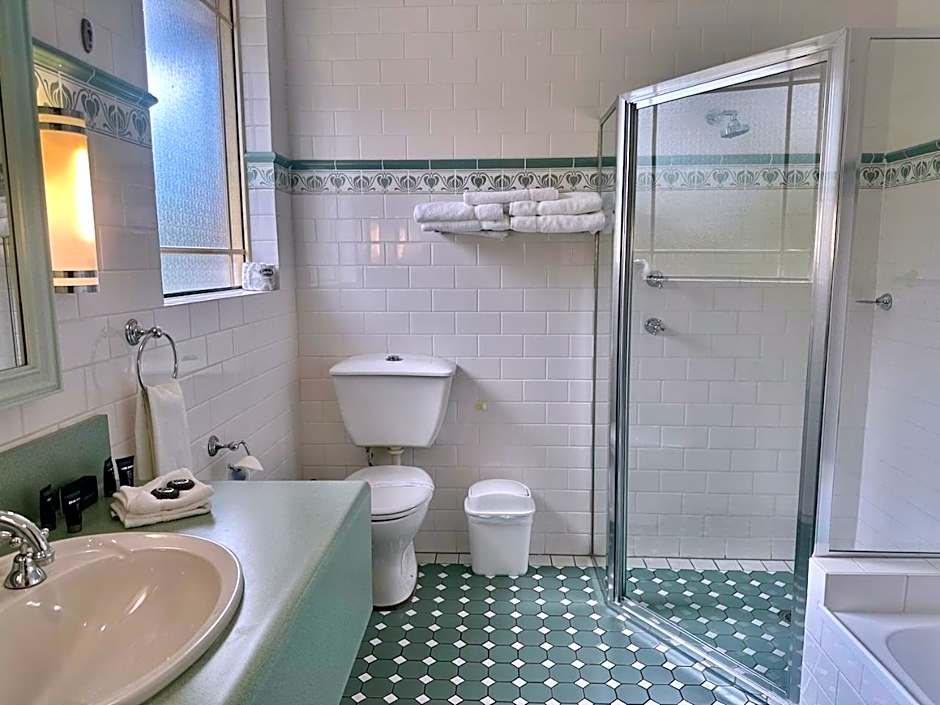 Young Federation Motor Inn and Services Club