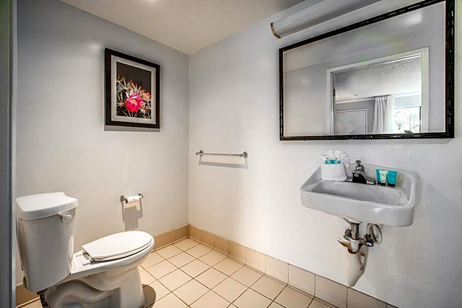 The Buena Park Hotel & Suites