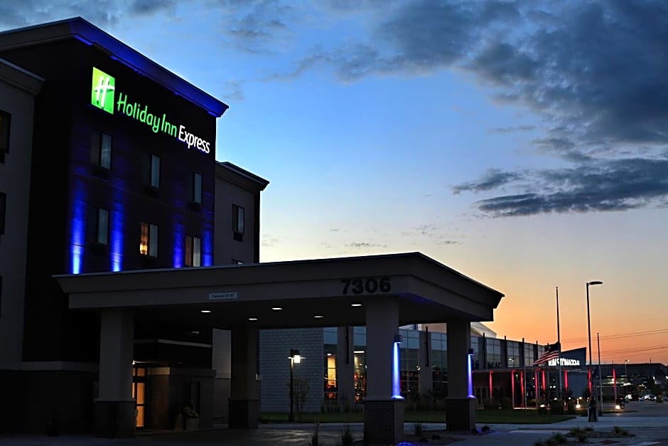 Holiday Inn Express & Suites Omaha South Ralston Arena