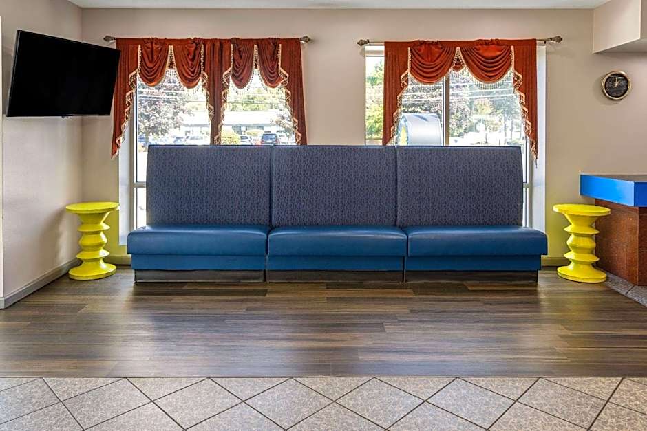 Days Inn & Suites by Wyndham Albany