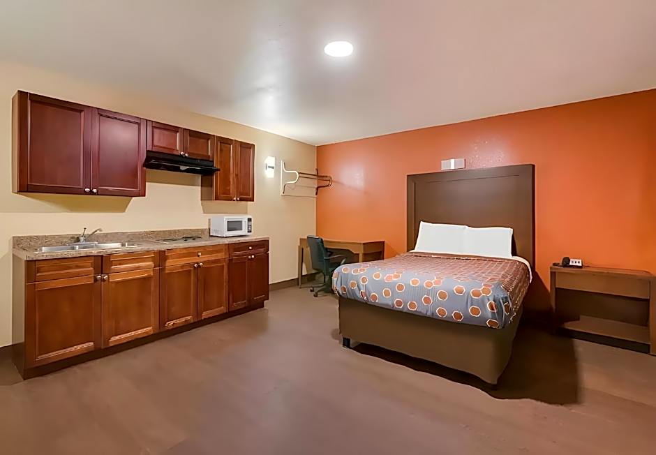 Rodeway Inn & Suites New Orleans East