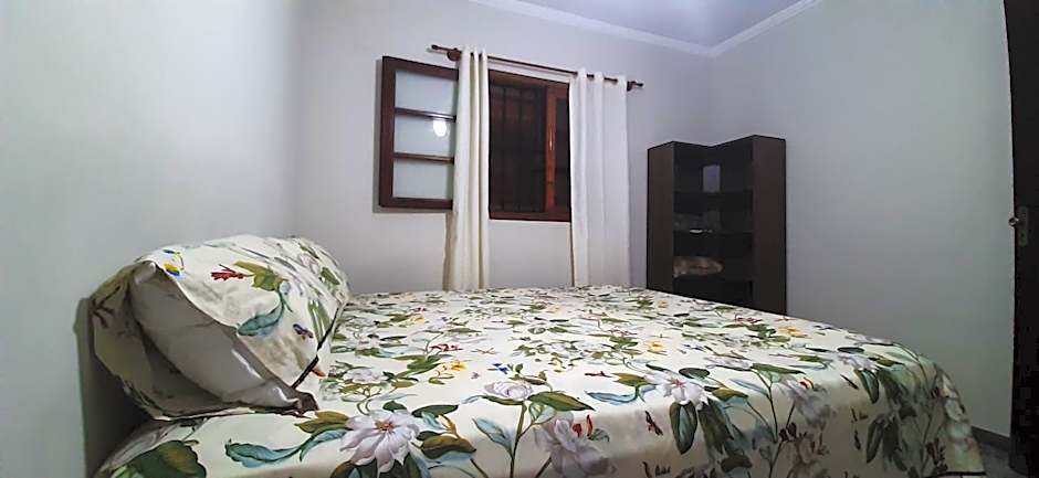 Caso em condomínio com lago, serra, campo e mar