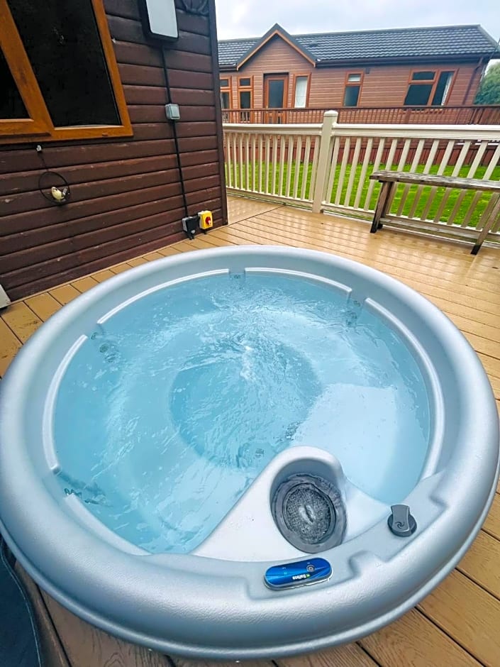 Hunters Lodge With Hot Tub