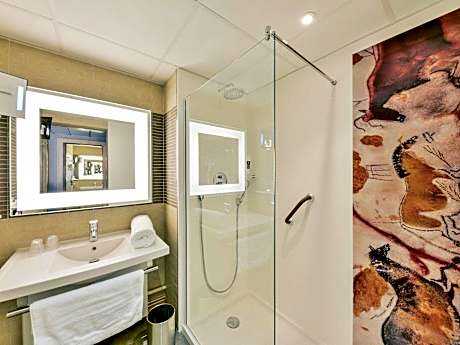 Classic Room with Shower and Twin Beds