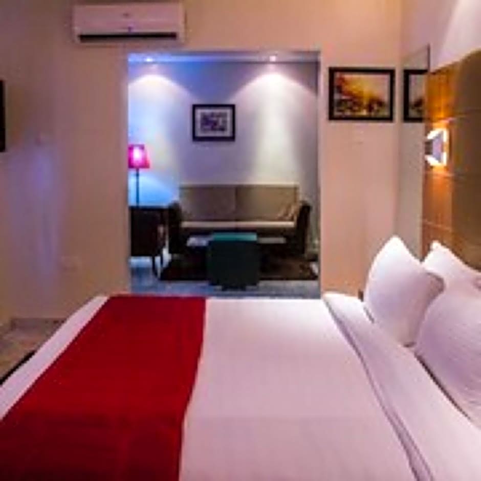 Glee Hotel