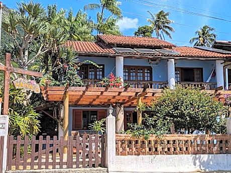 Pousada Manacá — Beachfront Guesthouse on Ilha Grande