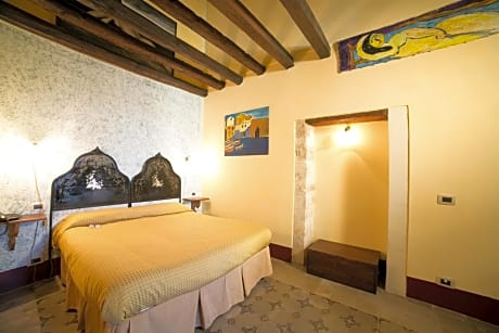 Double Room with Partial Sea View