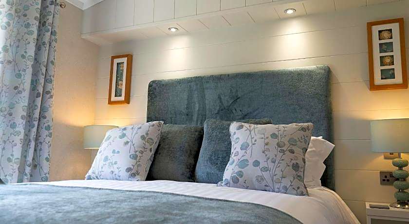 Hollicarrs - Lilypad Lodge