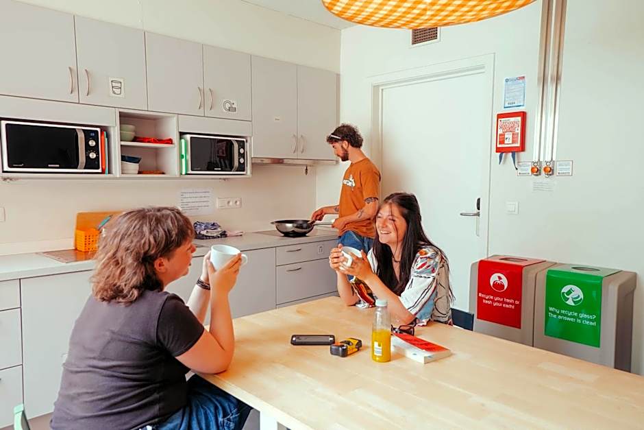 Snuffel Youth Hostel