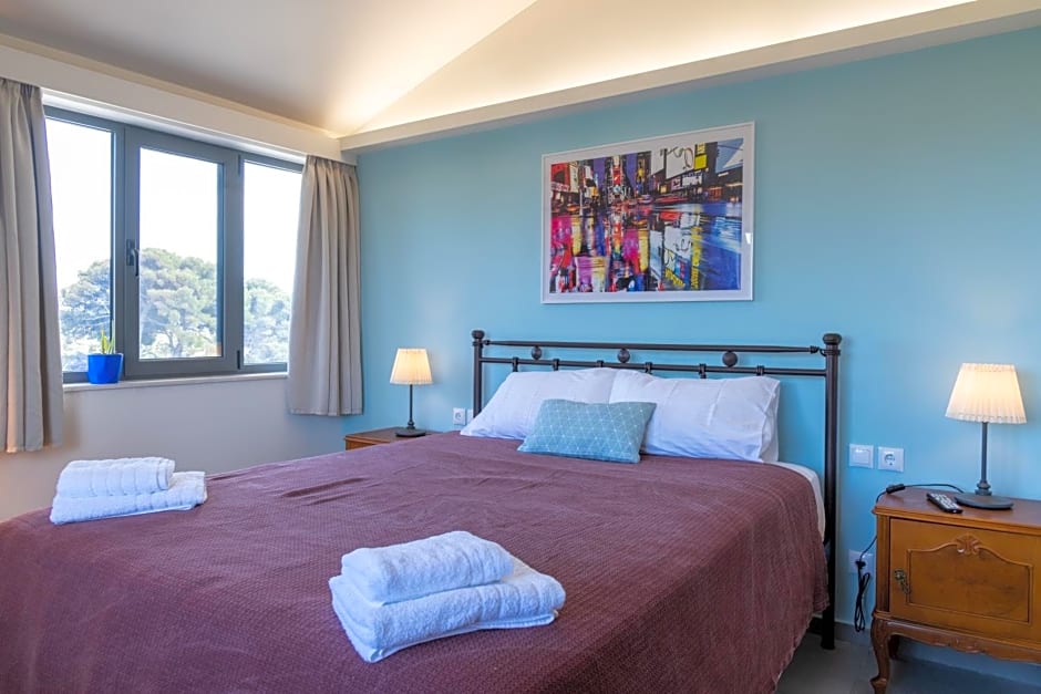 CHROMA Lodge Pikermi