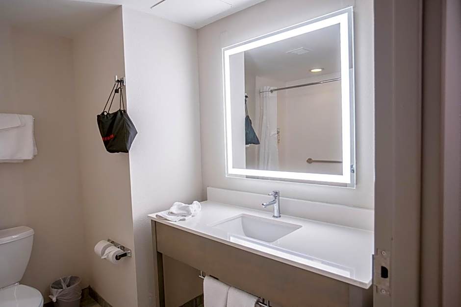 Holiday Inn Express Pembroke By IHG
