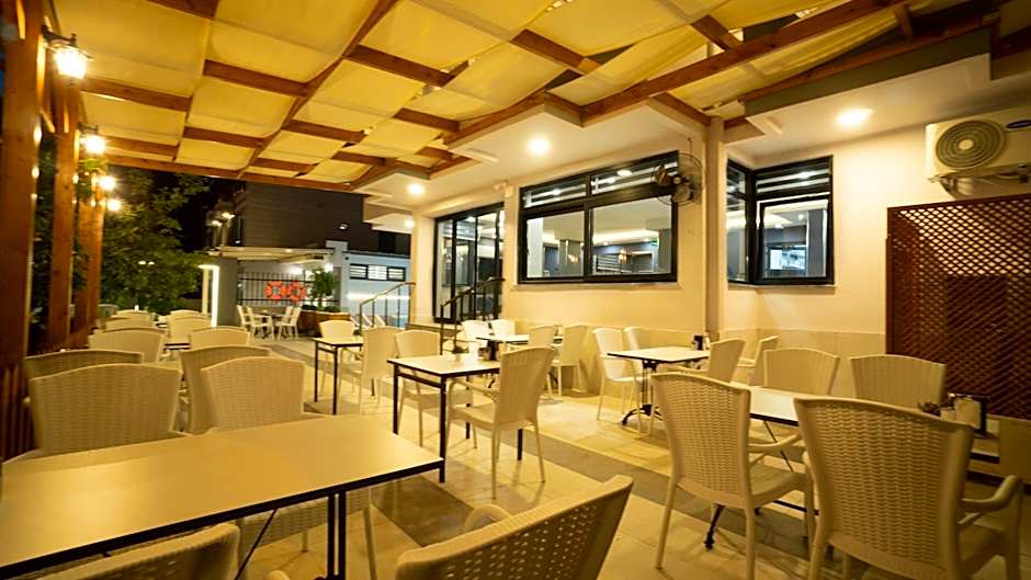 OPERA SUITES Apart Hotel