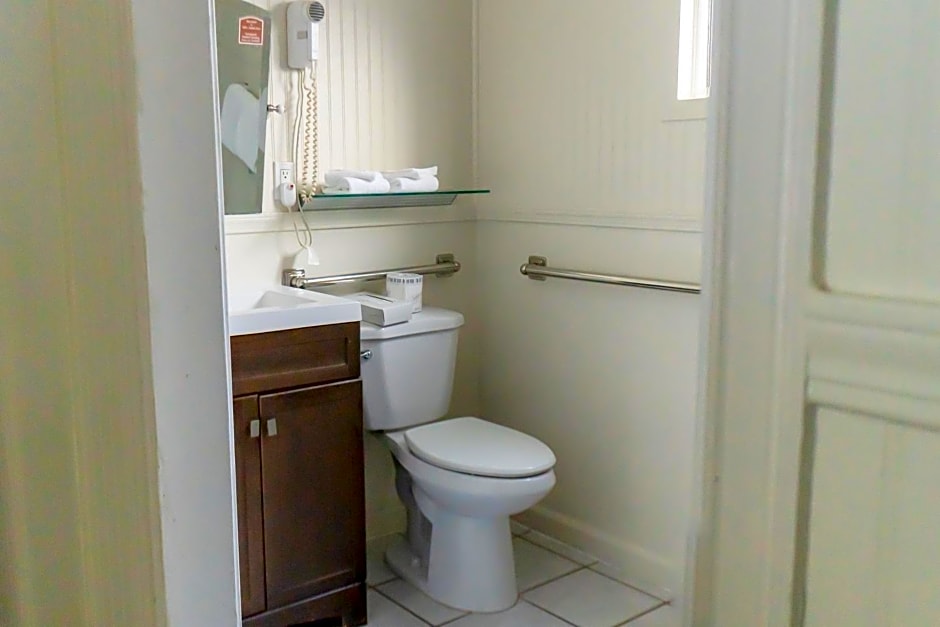 Econo Lodge Inn & Suites Heavenly Village Area
