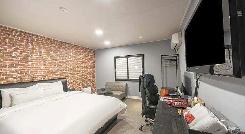 Gunsan Hotel May