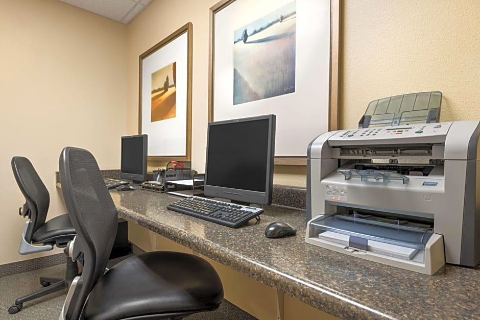 Country Inn & Suites by Radisson, Peoria North, IL