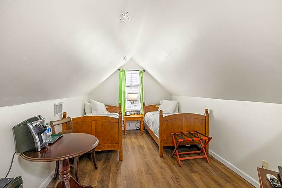 Coombs Inn & Suites
