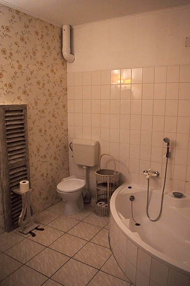 Pollushof Panzió és Étterem