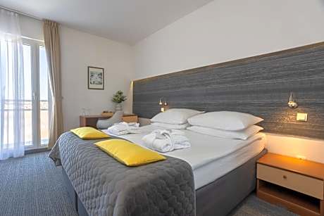 Economy Twin Room with Balcony
