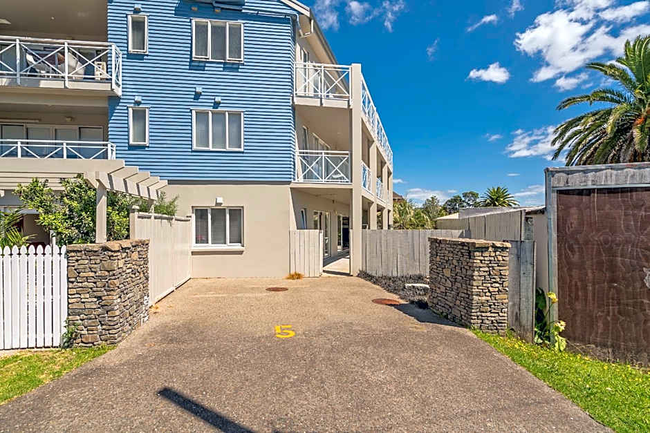 Crow's Nest Apartments