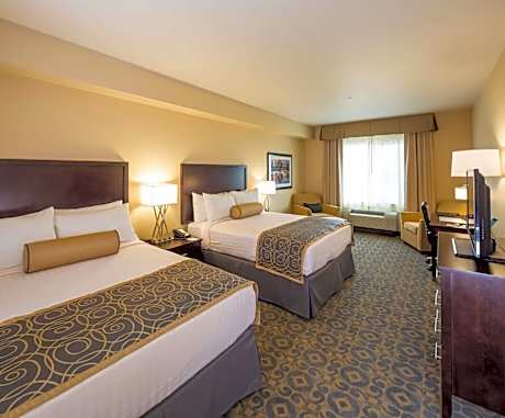 Queen Room with Two Queen Beds, Kitchenette and Shower - Non-Smoking