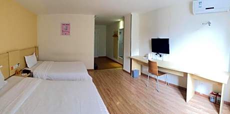 Comfortable Twin Room