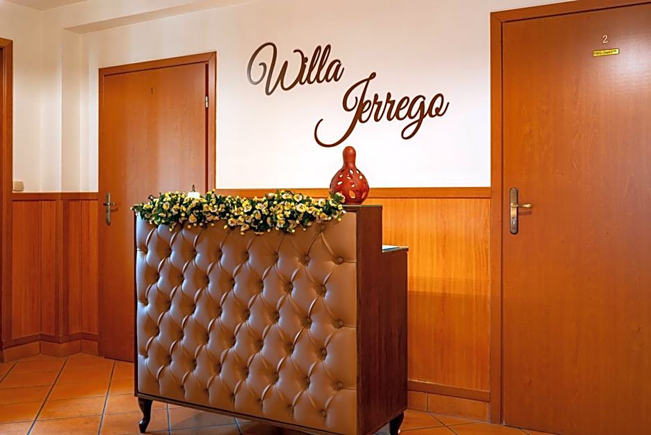 Willa i Wzgórze Jerrego Apartamenty i pokoje z widokiem na góry