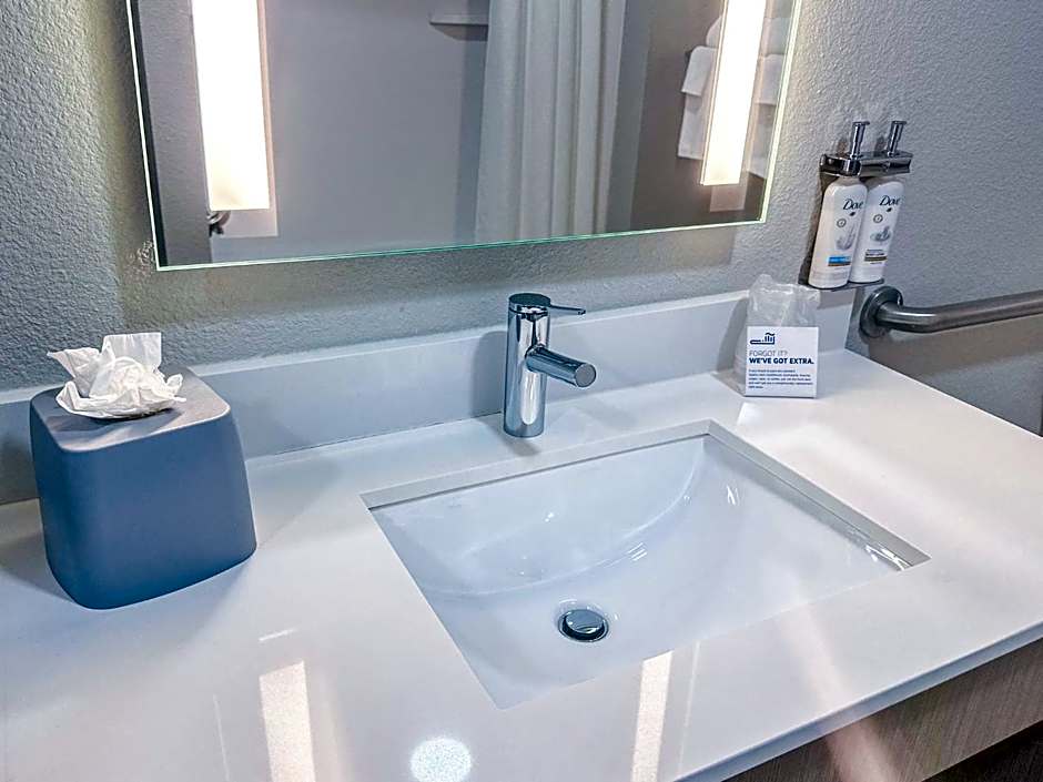 Holiday Inn Express Hotel & Suites Ennis By IHG