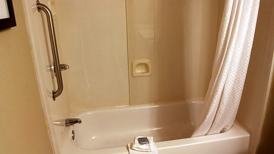 Hawthorn Suites Wichita East
