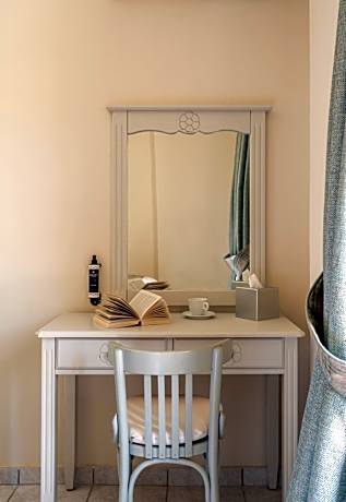 Two-Bedroom Apartment (4 Adults) with Side Sea View