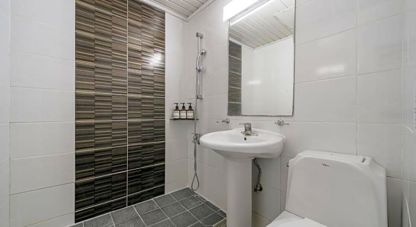 The Oakra Hotel
