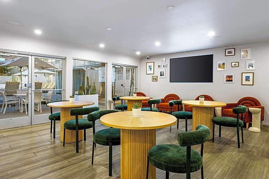 Skylark Hotel