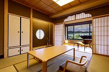 Japanese Style Room with 10 Tatami and Cypress Bath